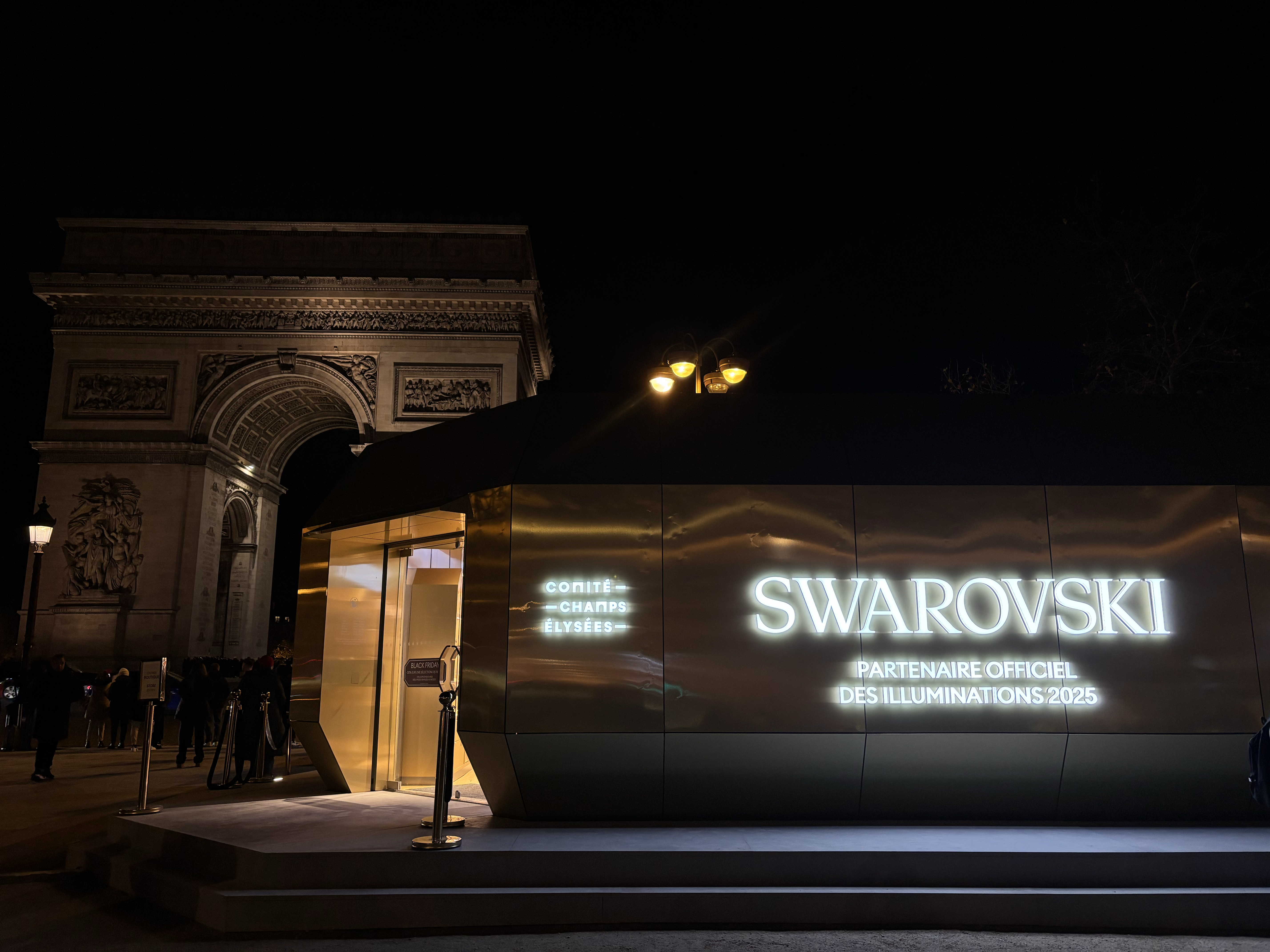 PopUp Swarovski à Paris, près de l'Arc de Triomphe