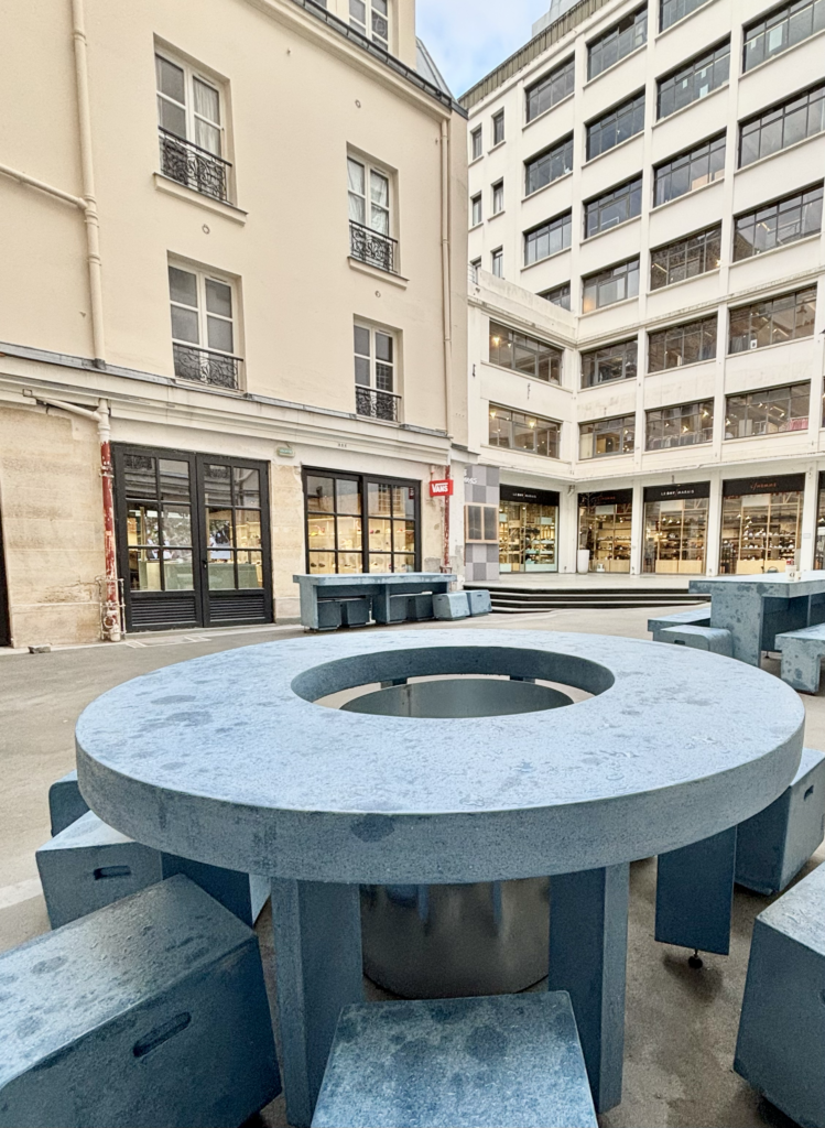 Vans le Marais cours extérieure