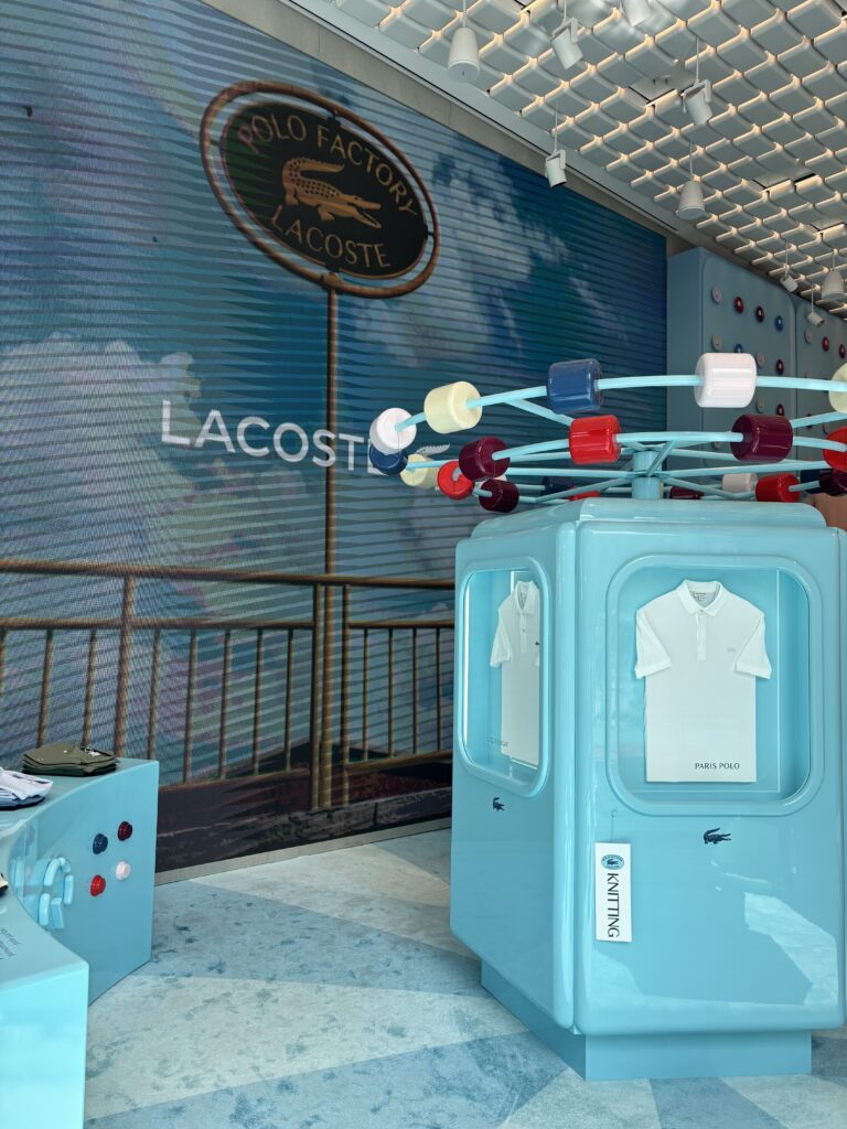 lacoste-polo-factory-scenographie-champs-elysees