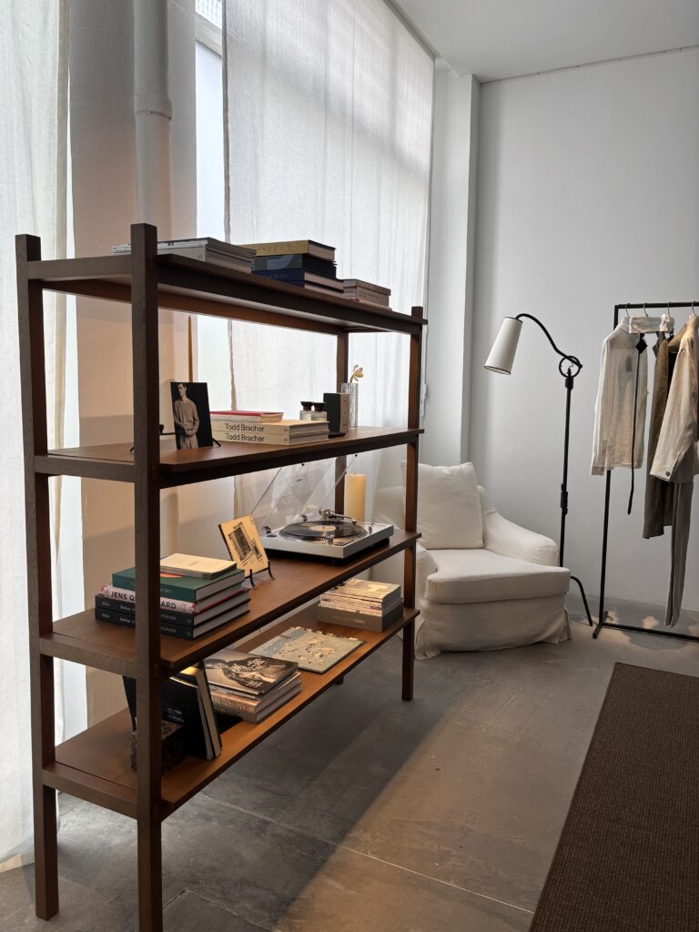 massimo-dutti-popup-mobilier-design-galerie