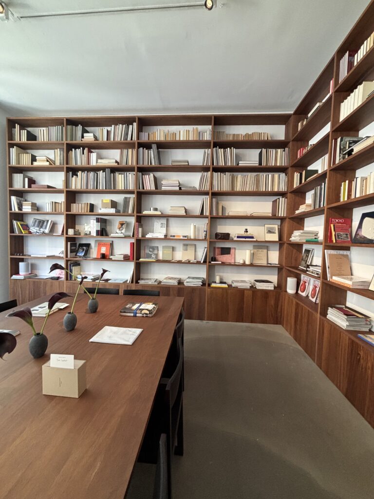 massimo-dutti-popup-mobilier-design-galerie