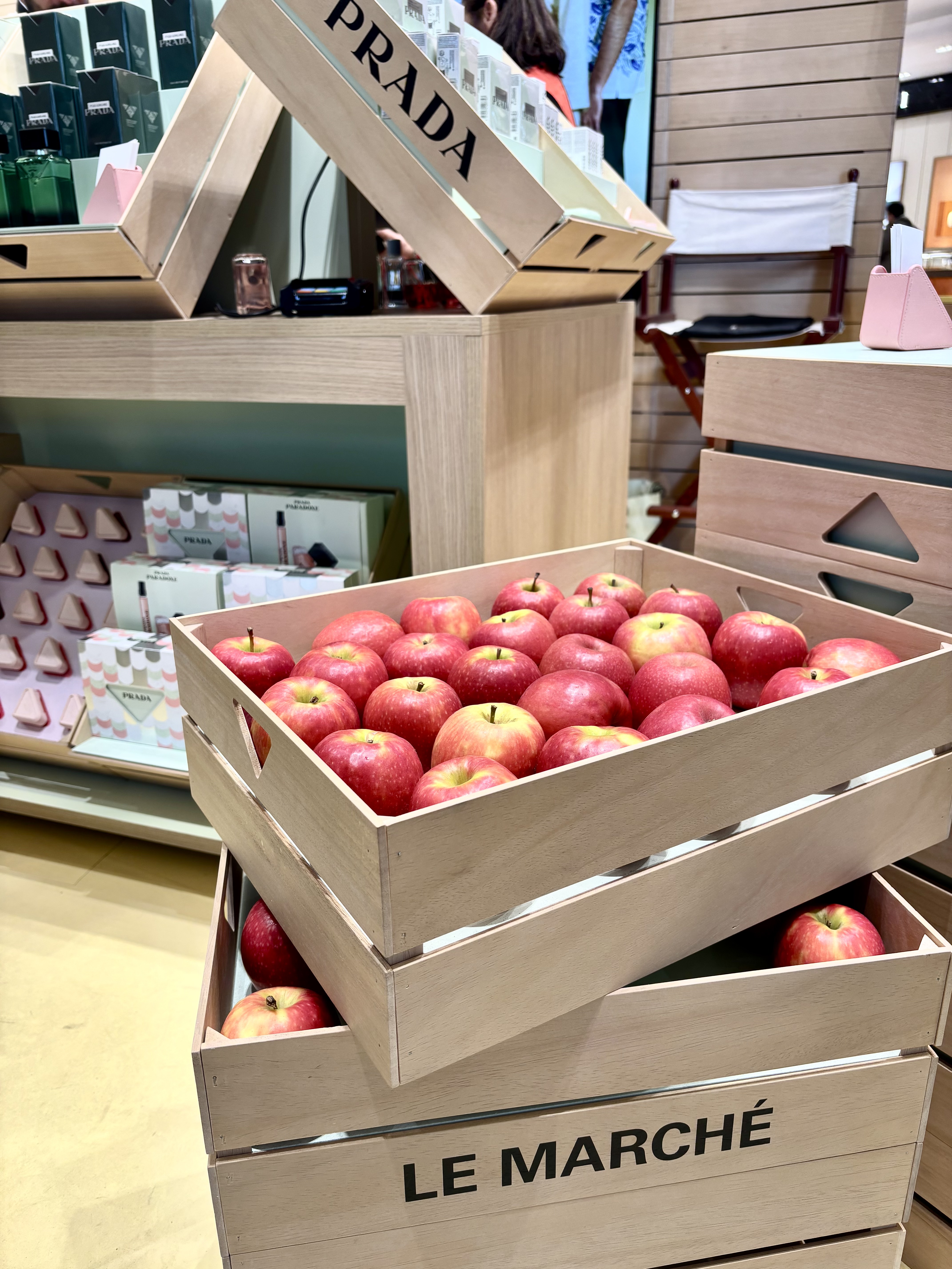prada-beauty-spring-market-fruits-galeries-lafayette